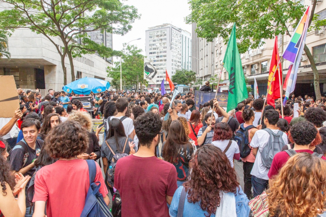 Manifestação no TRE(Foto: José Peres)
