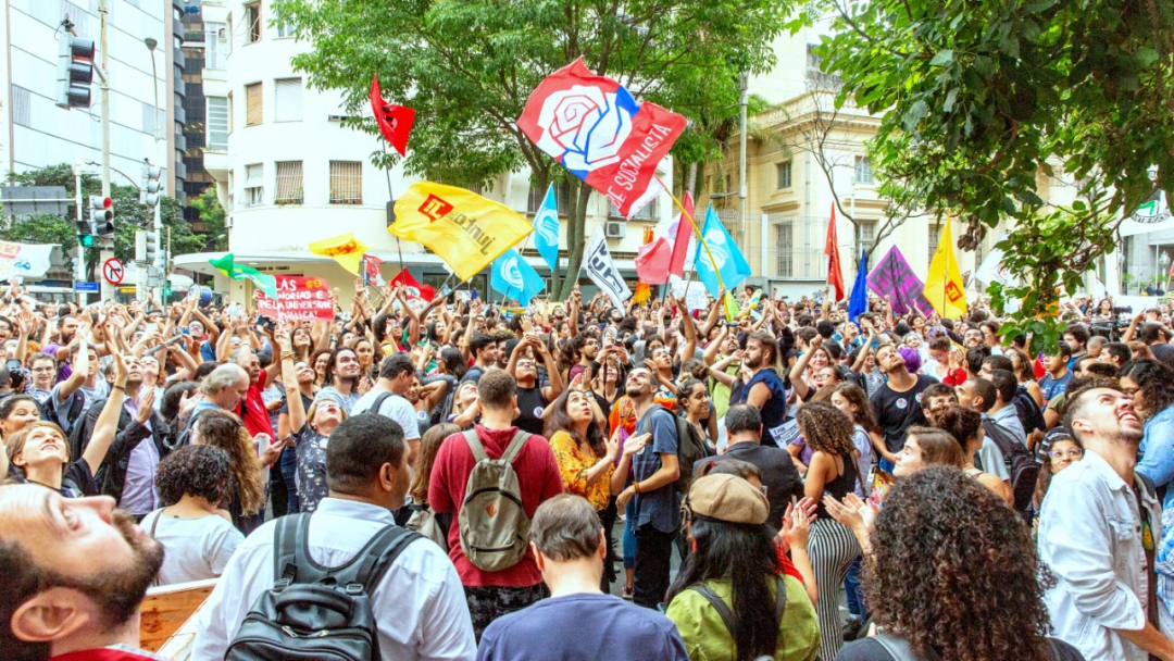 Manifestação no TRE(Foto: José Peres)