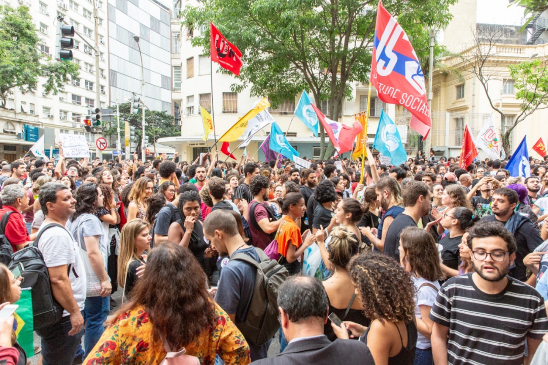 Manifestação no TRE(Foto: José Peres)