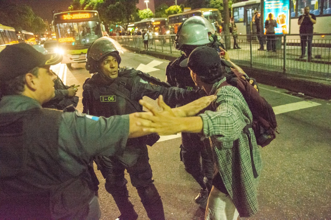 Repressão policial aos manifestantes(Foto: Bruno Kaiuca)