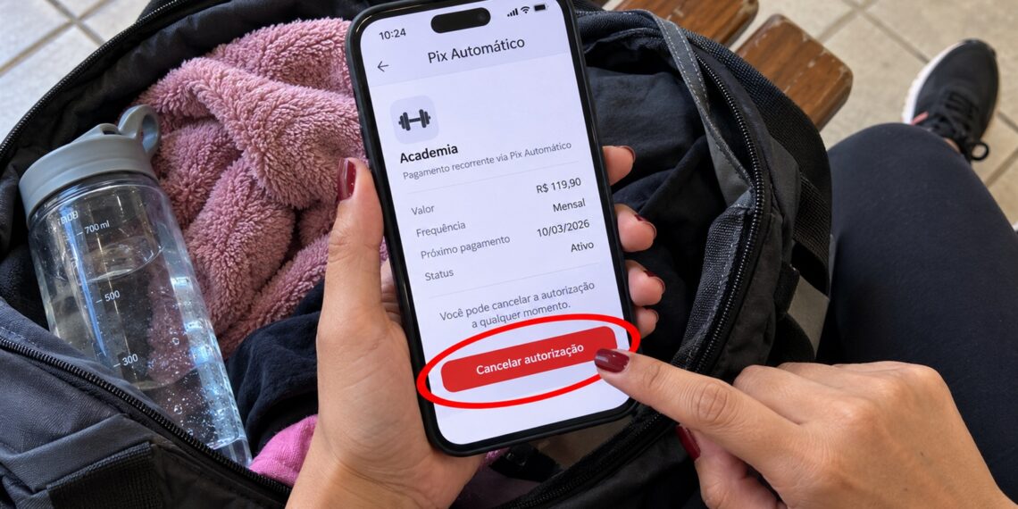 Celular mostra o botão para cancelar a autorização do Pix Automático da academia.