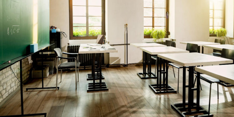 Escolas e bancos vão fechar e paralisar no mês de maio