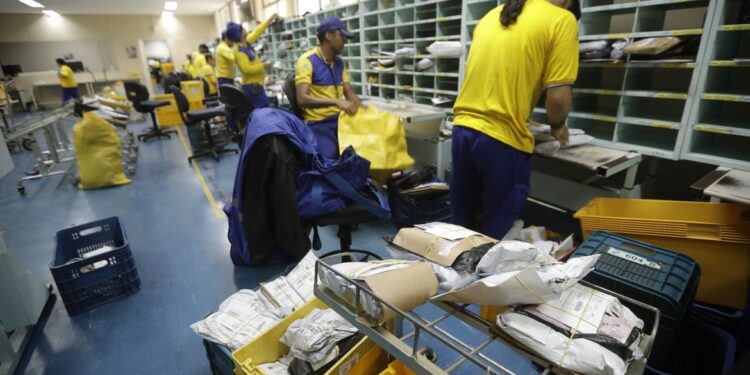 Correios encerram ciclo no Brasil devendo mais de R$ 8 bilhões e prejuízo histórico