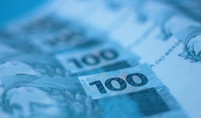 Salário mínimo no Brasil pode dobrar e passar de R$ 3.000