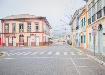 Vila brasileira parece cidade medieval e fica no interior paulista com apenas 10.000 habitantes