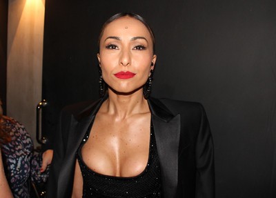 Aos 45 anos, Sabrina Sato não ganha dinheiro apenas na TV e virou dona de marca de roupas