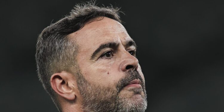 Destaque do Cruzeiro saiu do time e treinador teve que vir a público explicar