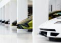 Aos 25 anos e recém-solteiro, astro do futebol tem fortuna de R$ 400 milhões e coleção de carros