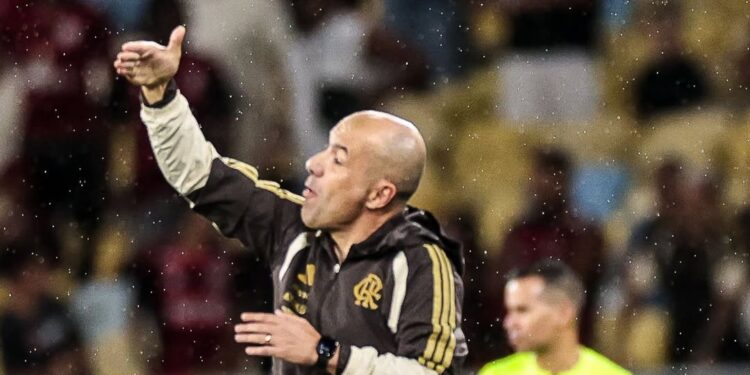 Enquanto Leonardo Jardim recebe R$ 2 milhões por mês no Flamengo, Jorge Jesus aceitou receber menos