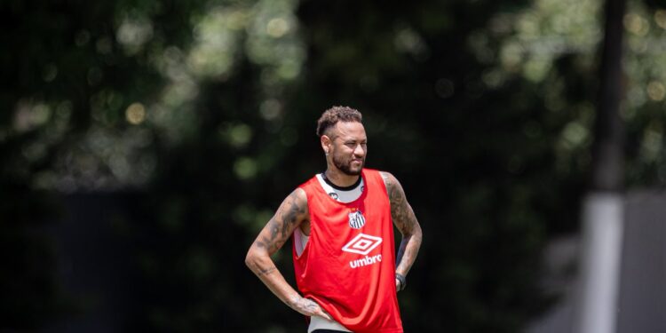 Lesão confirmada: Neymar não vai mais jogar após se machucar