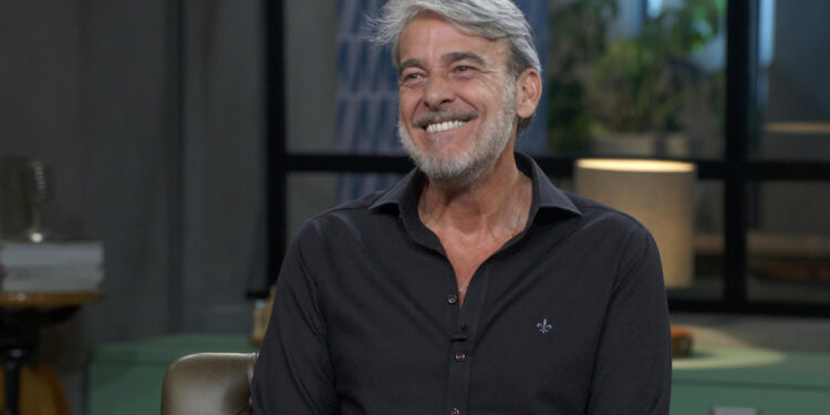 Aos 60 anos, ator da novela das 21h na Globo vive grande desafio e relata ter encontros espirituais