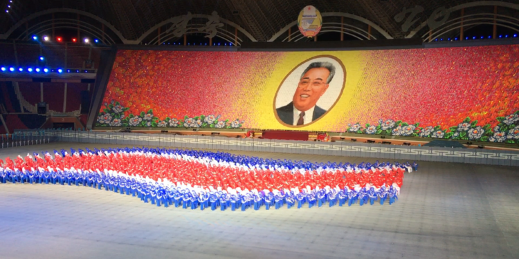 Coreia do Norte construiu maior estádio de futebol do mundo