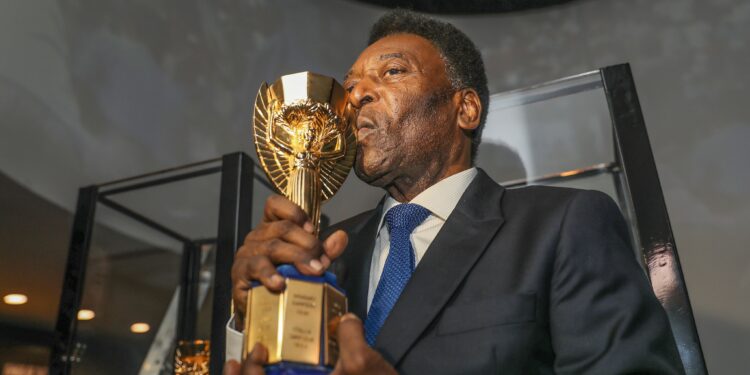 Mansão abandonada de Pelé fica em Pernambuco e virou terreno fantasma