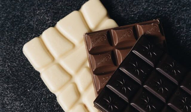 Maior fábrica de chocolates do Brasil produz mais de 1 milhão de bombons por ano e pertence a gigante do ramo