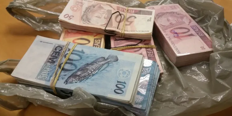 Cédulas de dinheiro tradicionais deixaram de existir após decisão do Governo